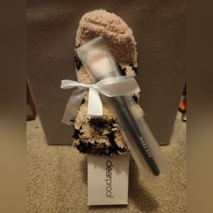 Charcoal Mask with Applicator and a pair of socks !!